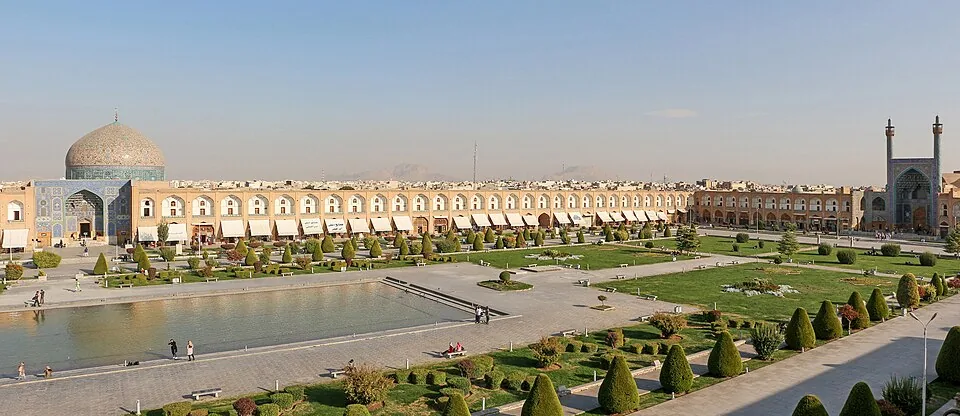 بهترین زمان سفر به اصفهان ۱۴۰۵ | آبوهوا، شلوغی و قیمت بلیط